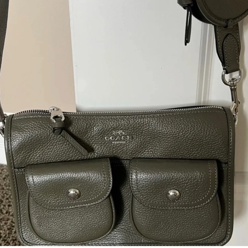 Surplus Coach Pennie!! Gorgeous bag
Perfect for any season - Picture 4 of 4